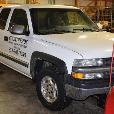 2001 Chevy Silverado LS 1500 Z-71 (148,244 Miles) 4 Wheel Drive w/Bed Liner, Newer Tires, Great Condition