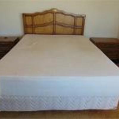 Queen Tempur Pedic Bed w/wood Grain Headboard