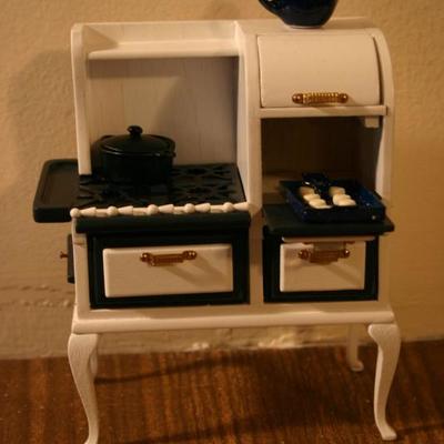  Miniature Kitchen without Electricity! 
http://www.ctonlineauctions.com/detail.asp?id=682961