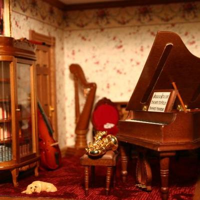 Mini Musical Aspirations  http://www.ctonlineauctions.com/detail.asp?id=682964