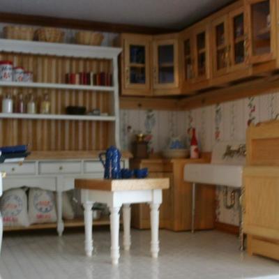  Miniature Kitchen without Electricity! 
http://www.ctonlineauctions.com/detail.asp?id=682961