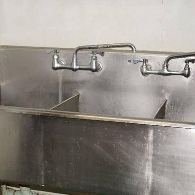 Commercial Restaurant Three Section Sink and 2 Fau ...