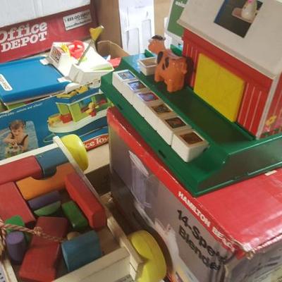 HUGE SELECTION OF VINTAGE TOYS MANY IN ORIGINAL BOXES