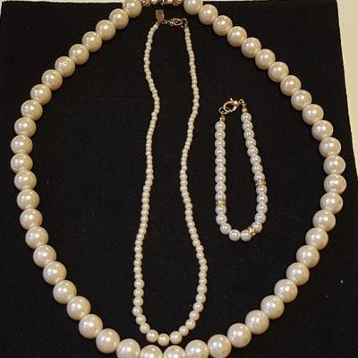 NPT091 Three Pearl Necklaces

