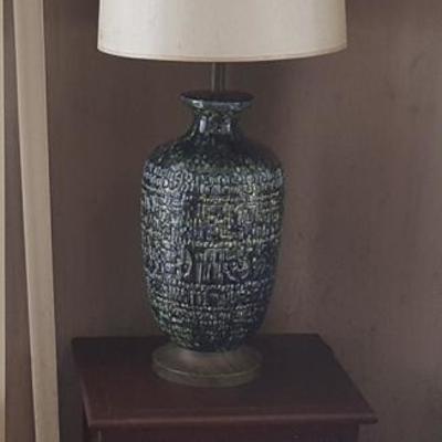 NPT024 Wooden End Table and Table Lamp
