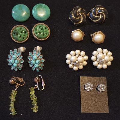 NPT083 Eight Pairs of Vintage Earrings Clip-on & Pierced
