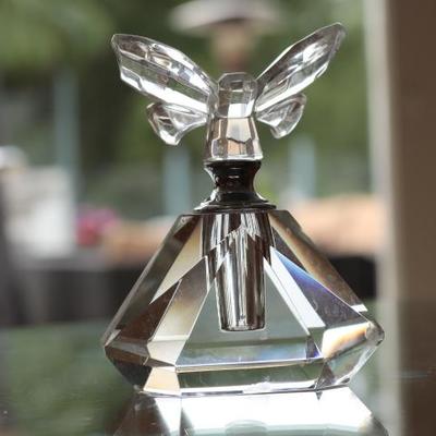 39) Crystal Butterfly Perfume Bottle
Size:  4.5 Inches High x 3.5 Inches Long x 2 Inches Deep
Asking Price: $95