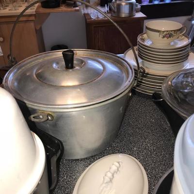 VINTAGE STOCK POT WITH LID