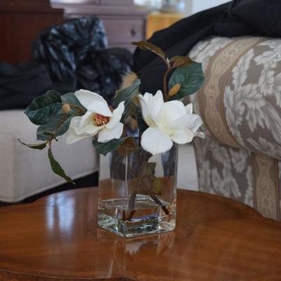 Glass vase w/flowers