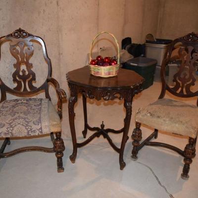 2 vintage chairs and side table