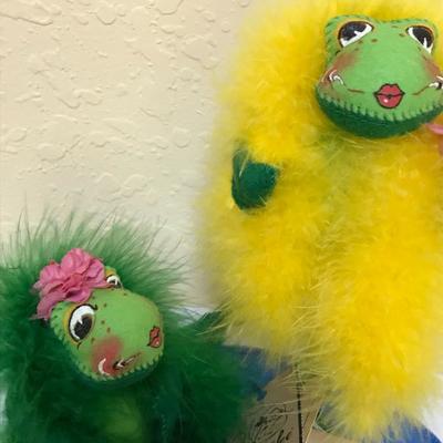 AnnaLee  Fabulous Floozy Frog dolls