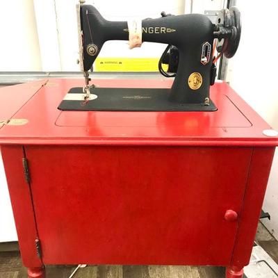 Another gorgeous Singer. One of five flawlessly working sewing machines available 