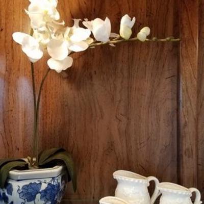 Delft and Measure Cups