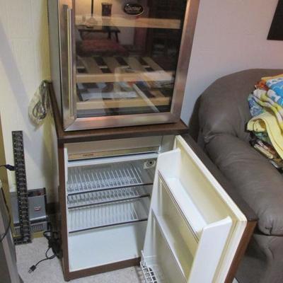 Mini fridge and wine cooler