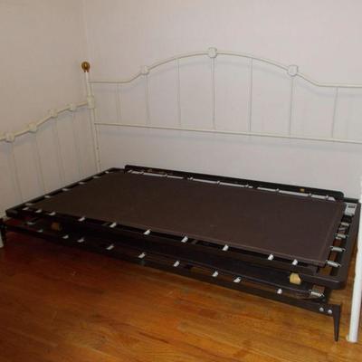 Cast iron day trundle bed $190