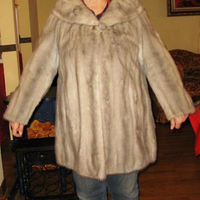 Short mink coat, approx size 16 - 18
