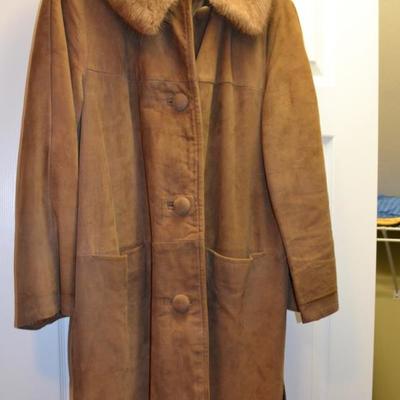 Casual Corner suede coat with fur collar