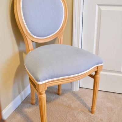 Medallion back chair