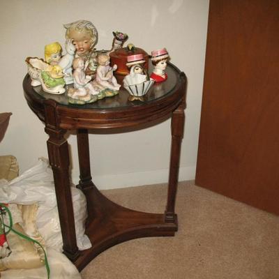 Round side table, vintage porcelain figures