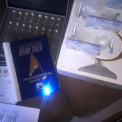 STAR TREK VINTAGE FRANKLIN MINT 3D TRI DIMENSIONAL CHESS SET NEW IN BOX! These are selling online for $200-$300!