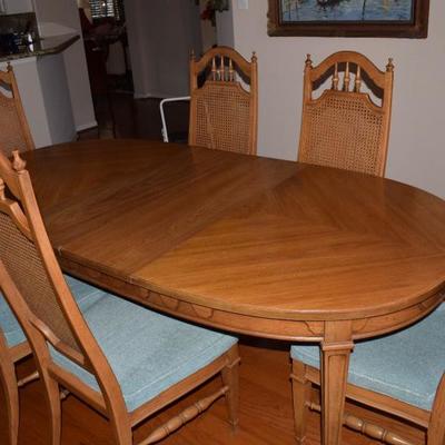 Thomasville dining set with leaf and six chairs.