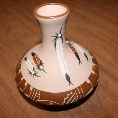 Pottery Vase - Native American Indian Feather Moti ...