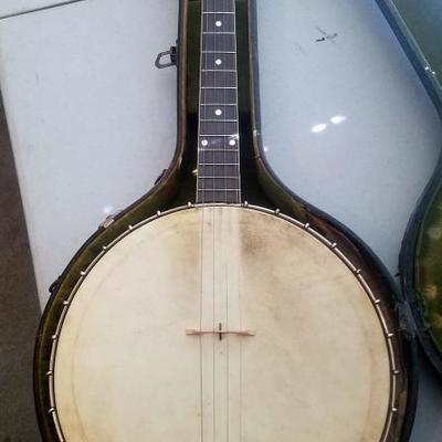 1918-1920 "The Gibson" tenor  banjo.
