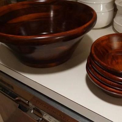 5 pc Walnut salad bowl set