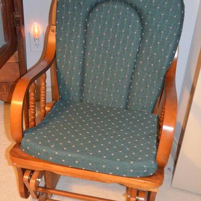 Early American style wood platform rocker with green cushions