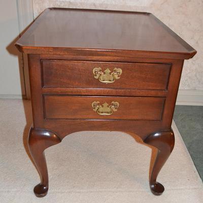 Pennsylvania House 2-drawer Queen Anne end table with beveled tray top edge