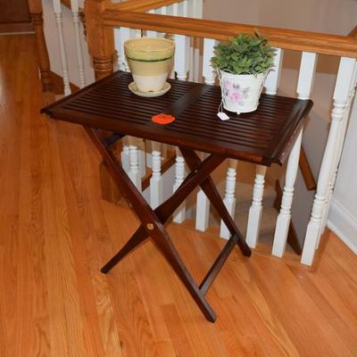 Side tray table