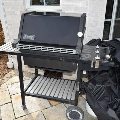 Weber Gas grill with cover