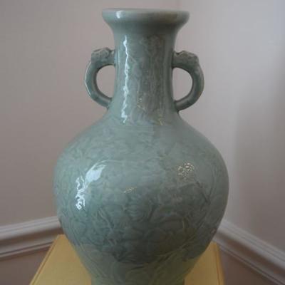 Vase & side table
