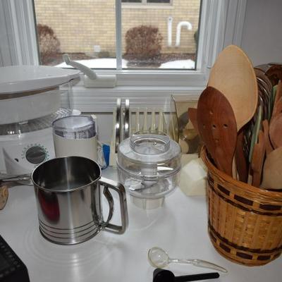 Cookware & wooden utencils
