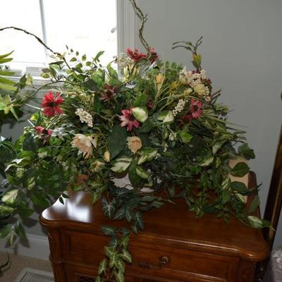 Artificial floral arrangement
