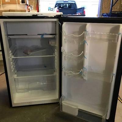 Magic Chef 4.4 cubic foot compact refrigerator
