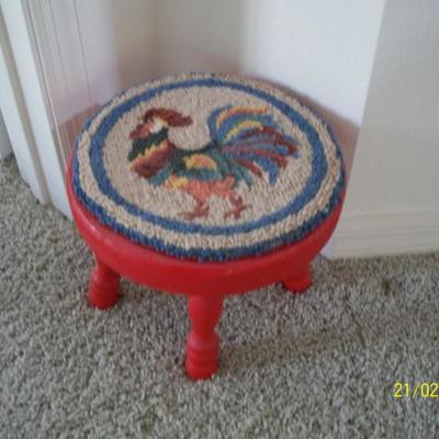 Rooster footstool