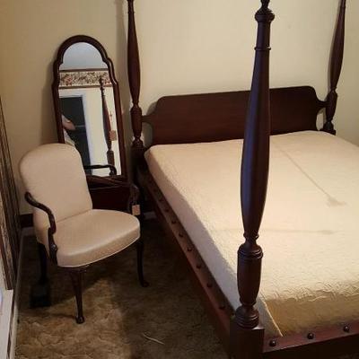 Craftique Bed