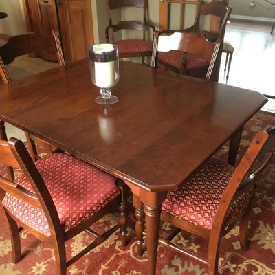 gorgeous casual dining set w/ 6 chairs