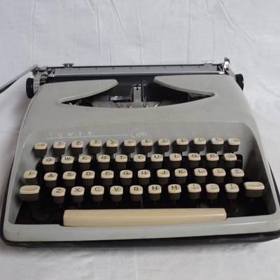 Vintage Electric Typewriter w/ Case - TOWER CAPRI ...