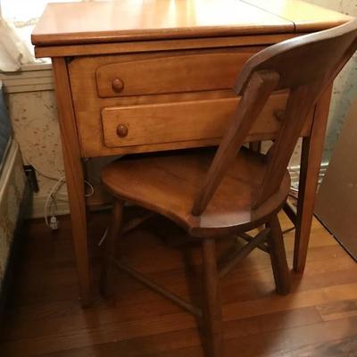 Sewing Machine w/Cabinet & Chair