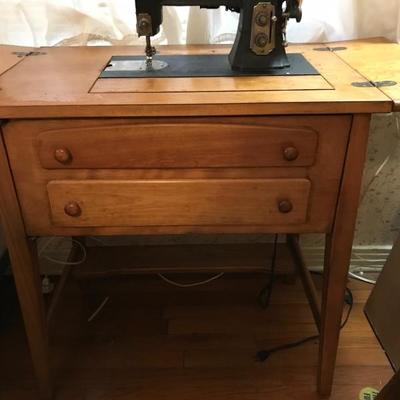Sewing Machine w/Cabinet