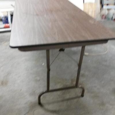 Folding table