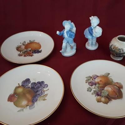 Plates and figurines