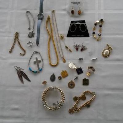 Mixed fashion jewelry