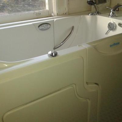 YES, We are actually selling the bathtub! Safe Step Walk-In Tub. Buyer is responsible for removal.  
