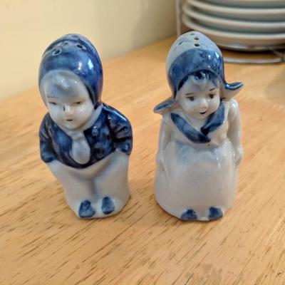 Vintage made in Japan salt and pepper shakers 
