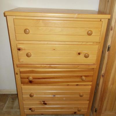 Pine chest of drawers $110
32 X 17 1/2 X 46 1/2