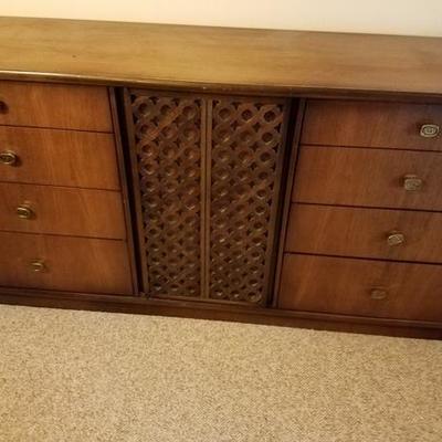 Mid-Century Modern Dresser Del Mundo by Unagusta