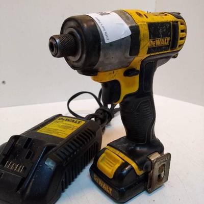 Dewalt 12V impact drill with charger